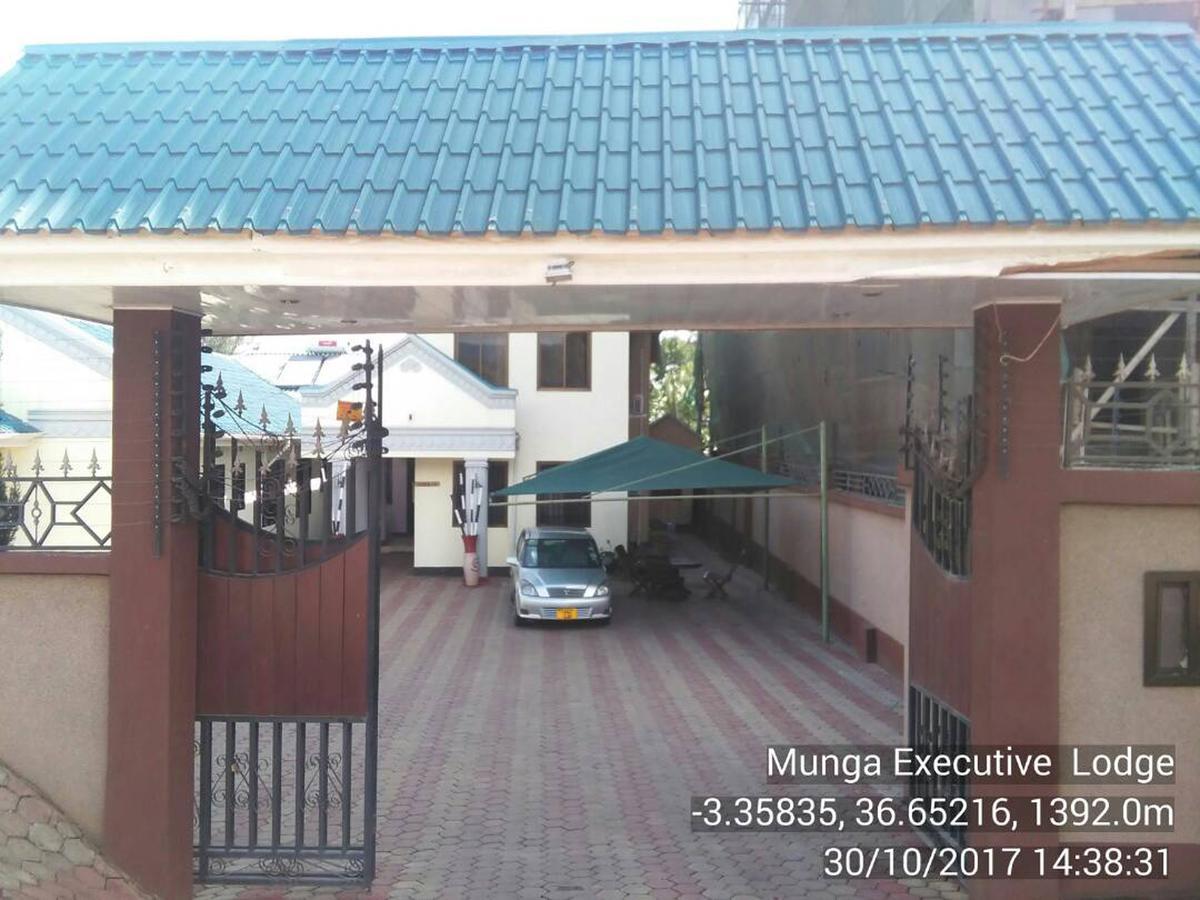 Munga Executive Lodge Аруша Екстериор снимка